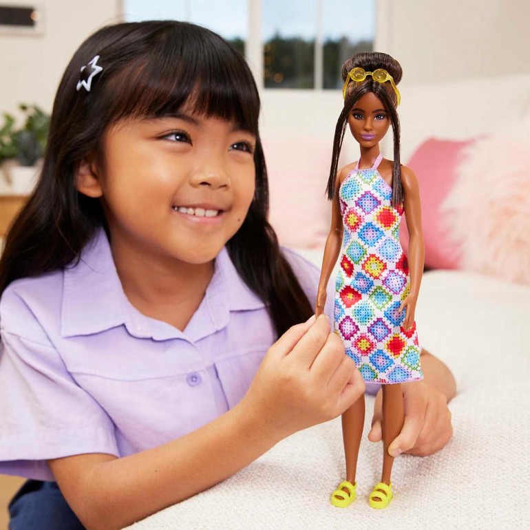 Barbie Fashionistas Lalka w sukience HJT07